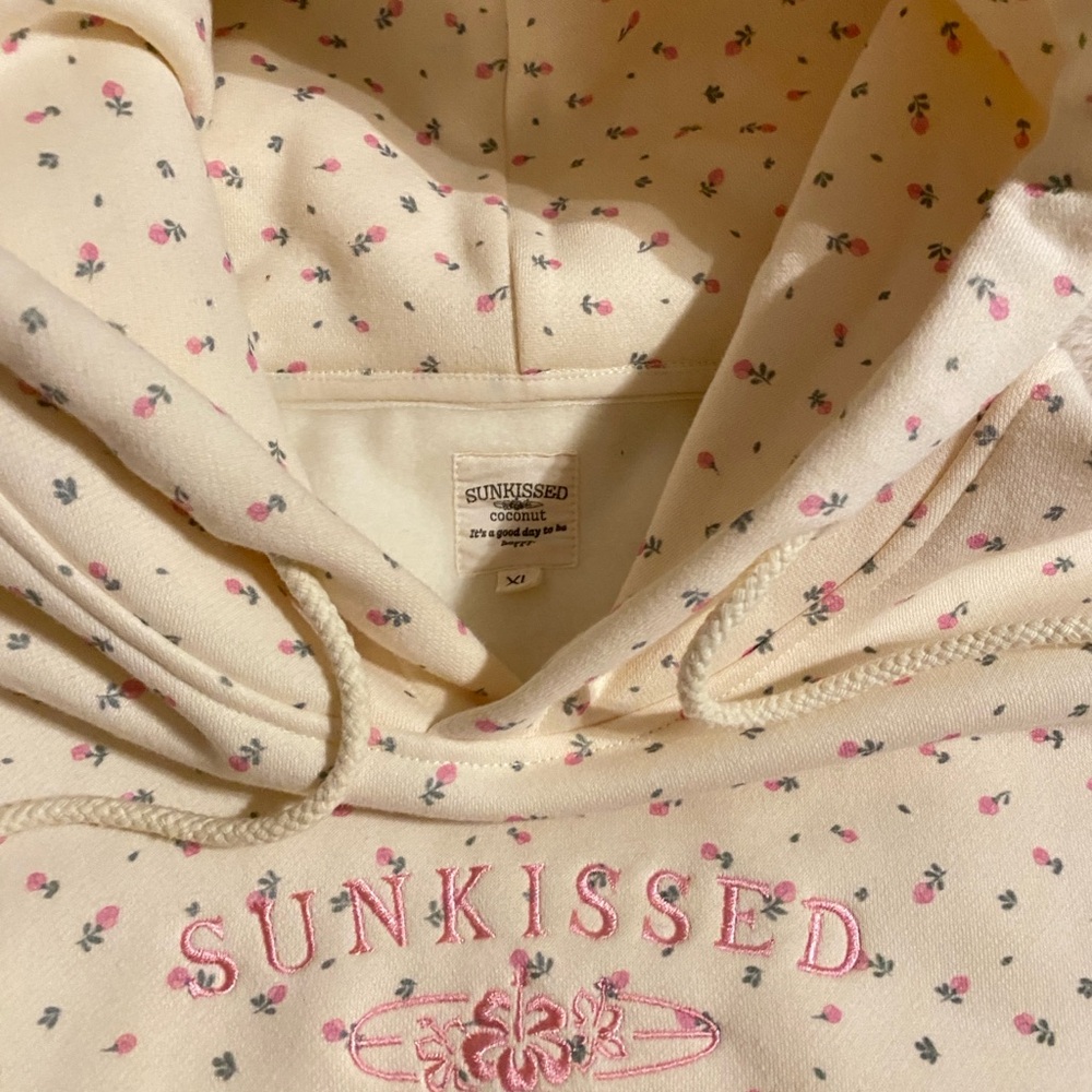 Sunkissed Coconut Toasted Cream Roses Hoodie with Embroidered Logo XL New - Picture 7 of 10